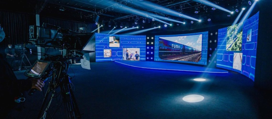 Maxi-Arena-curved-LED-screen